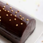 Bûche de Noël Chocolat Fève de Tonka & Brunoise de Poire